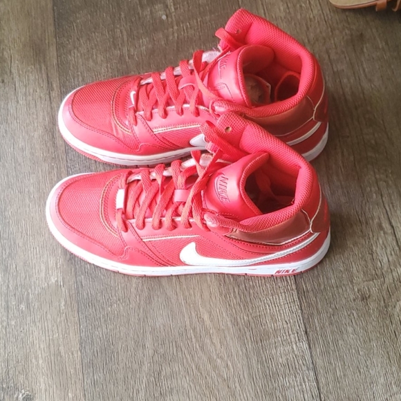 Nike womens shoes - Picture 5 of 6